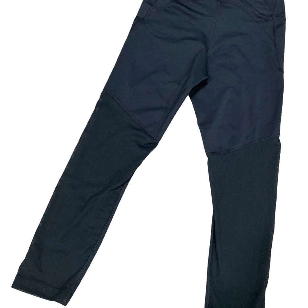 Nike DRI-FIT small cropped leggings with sheer, mesh lower back. - Picture 2 of 5